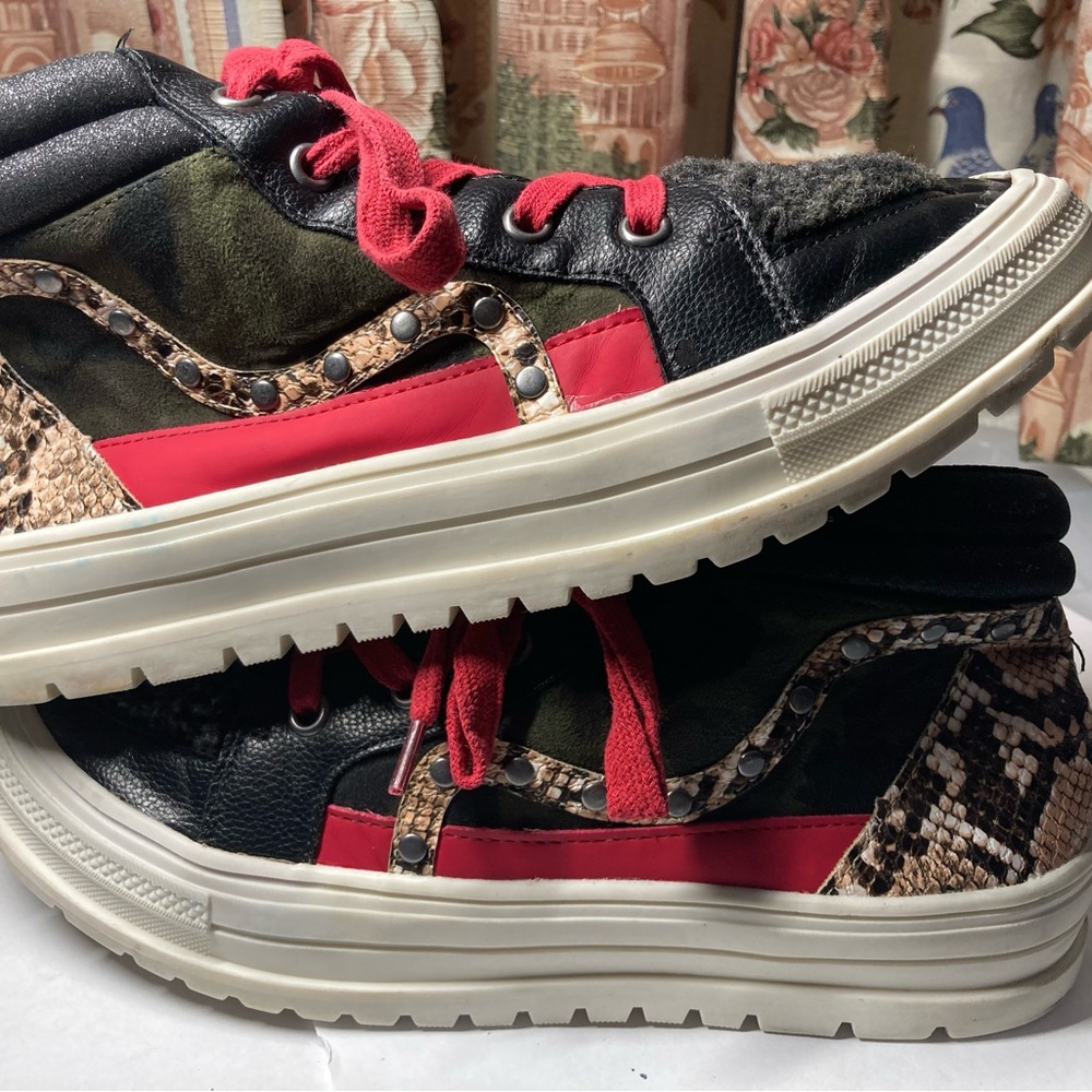 JESSICA SIMPSON JAXIE HIGH-TOP OXFORD SNEAKER Women Size 7.5M. Very Good.